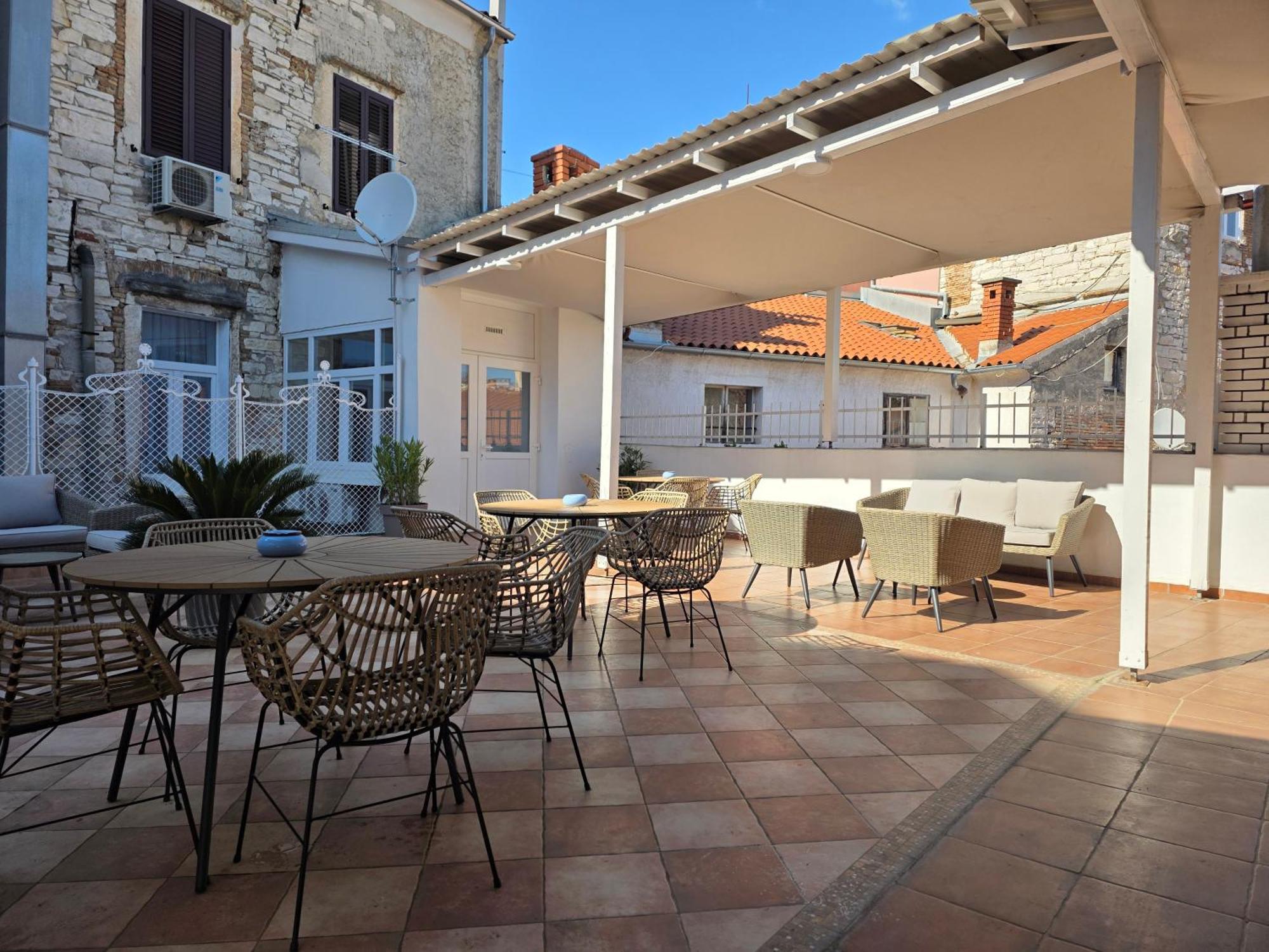 Admiral'S Residence Pula Exterior photo